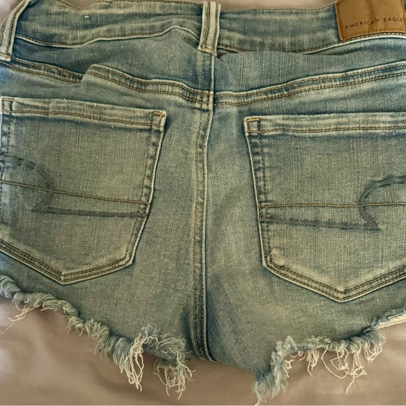 Woman’s American Eagle Shorts - Picture 2 of 5